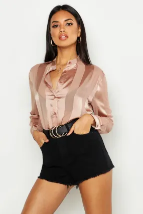 Chemise satinée sans col à rayures