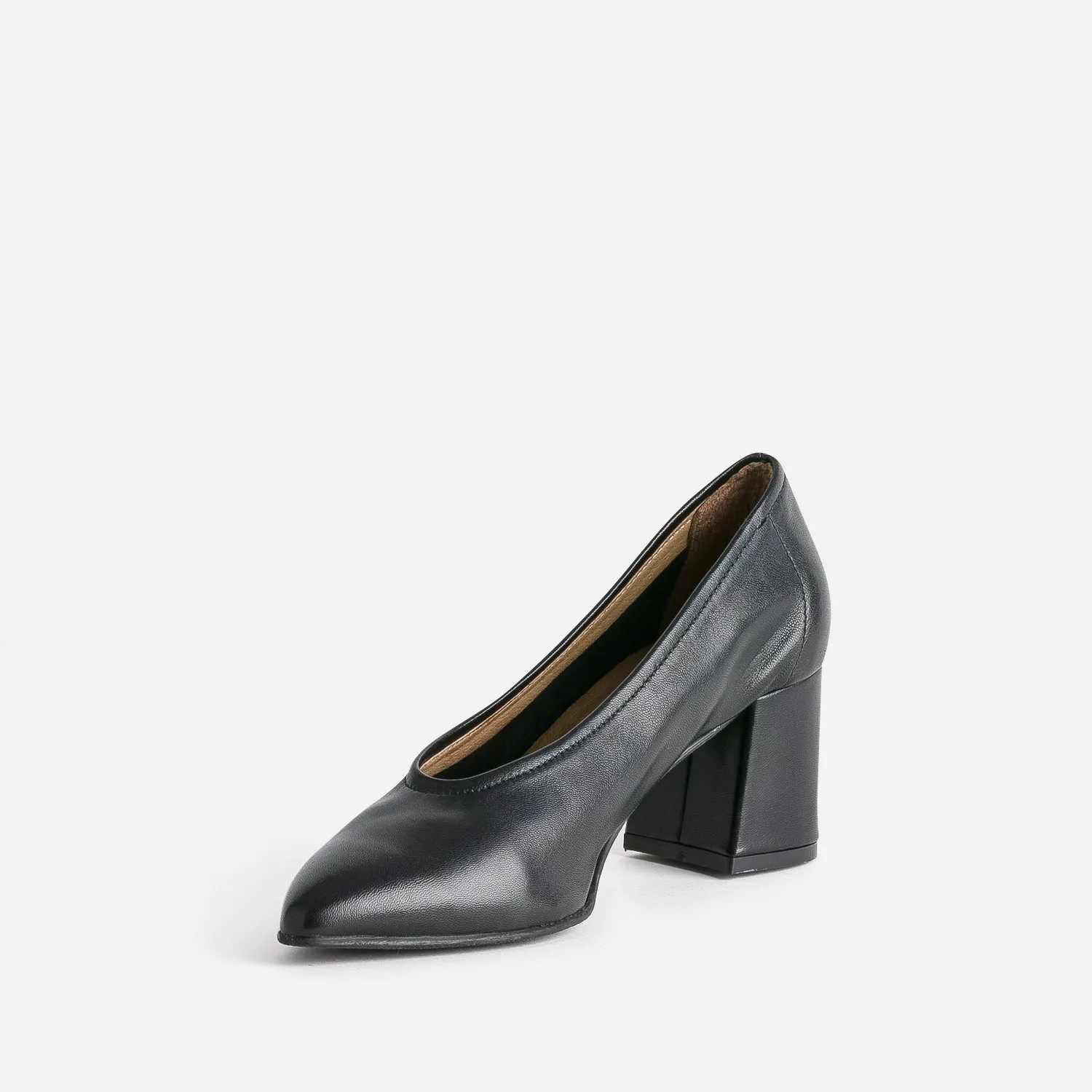 Escarpin noir en cuir à décolleté couvrant - Escarpins Femme | ERAM