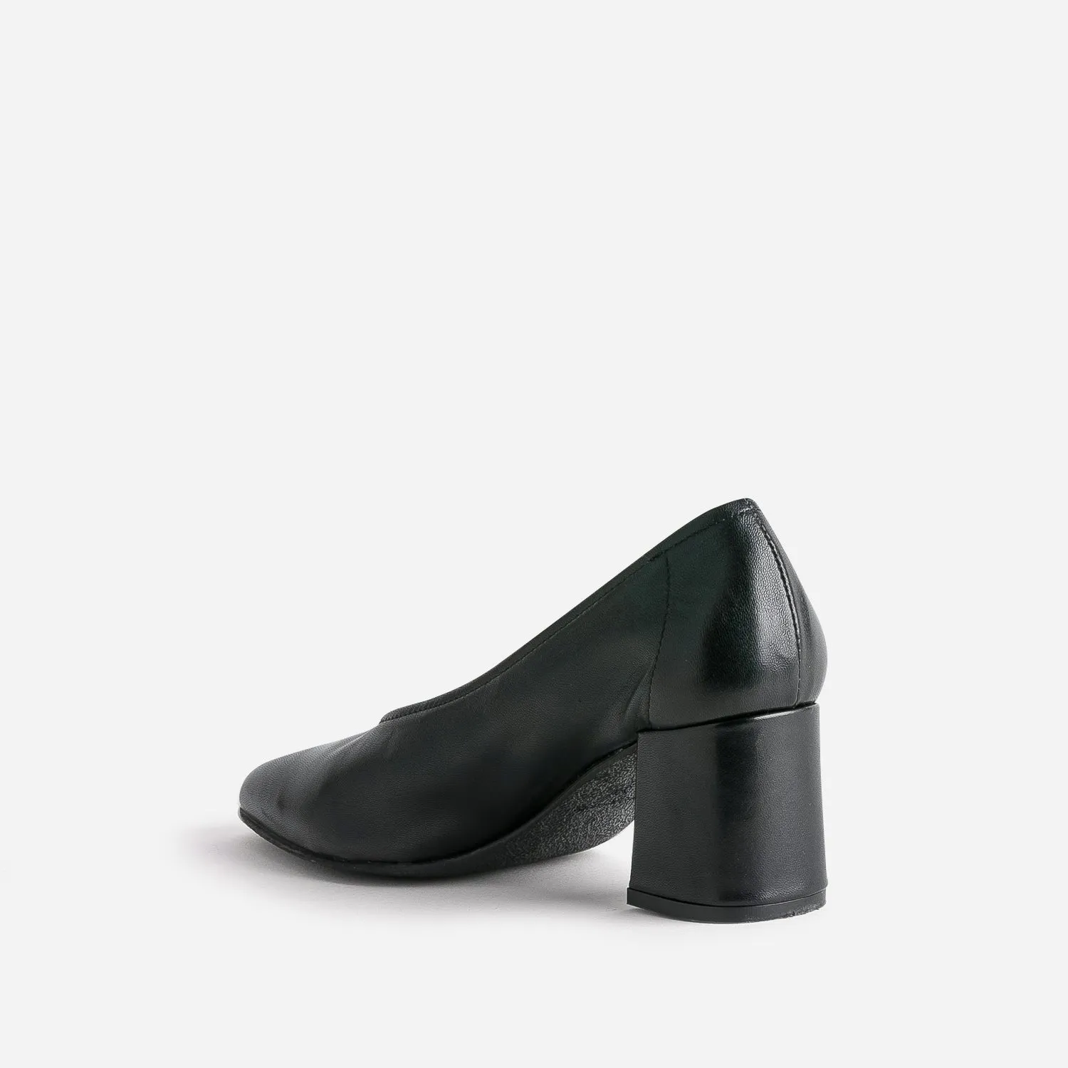 Escarpin noir en cuir à décolleté couvrant - Escarpins Femme | ERAM
